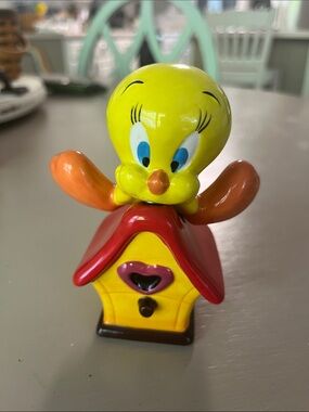 Tweety Bird Ceramic Salt and Pepper Shakers (magnetic) in Yellow and Red